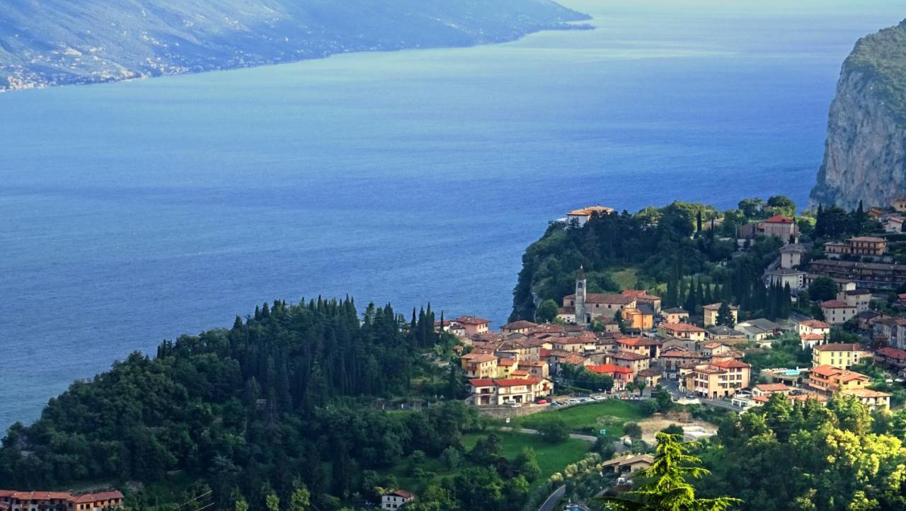 Teresa Campi Apartments Lake View By Gardadomusmea Tremosine Esterno foto
